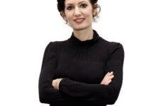 naika foroutan