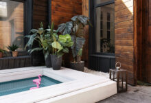 Badefass im eigenen Garten: Selber bauen oder Bausatz kaufen?